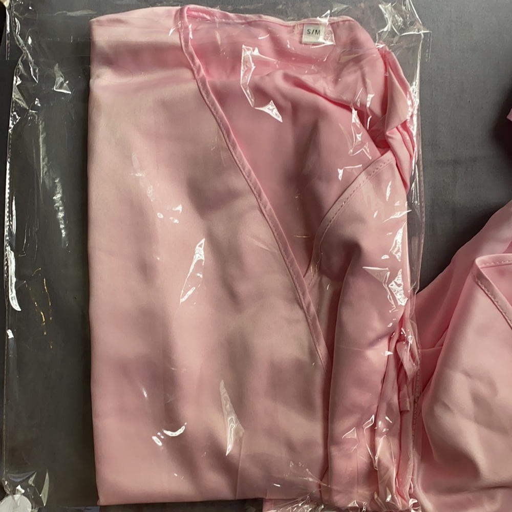 Pink robe - Picture 3 of 3